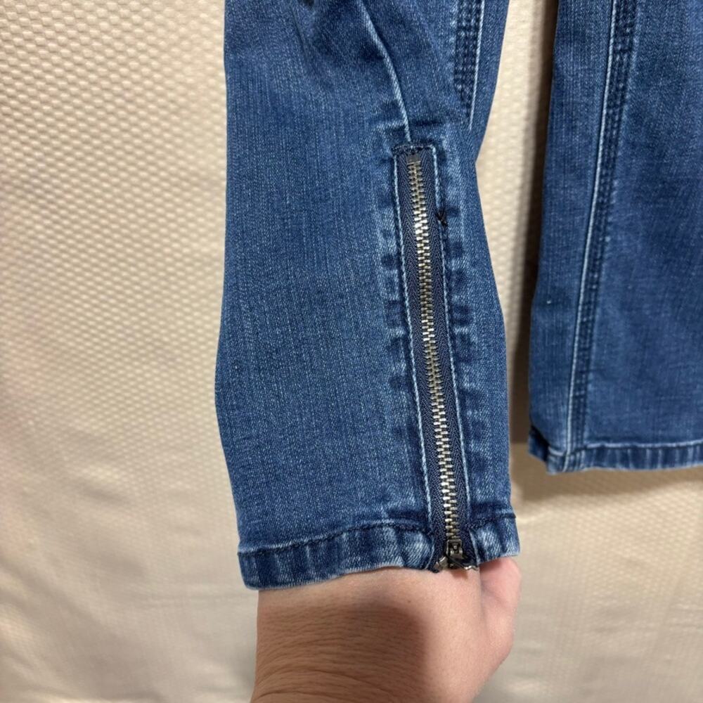 Chico's So Slimming Straight Leg Jeans Size 0.5 (US 6) Medium Wash Stretch Denim - Picture 2 of 10